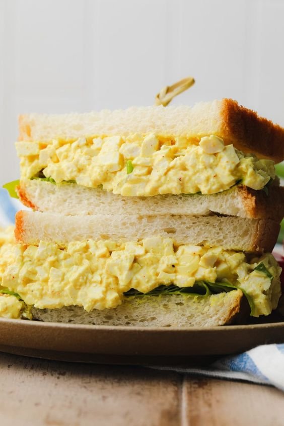 egg salad sandwich without mustard